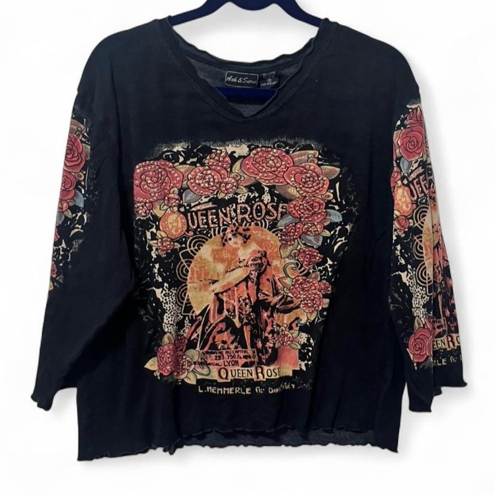 Vintage Queen Rose v-neck quarter sleeve top